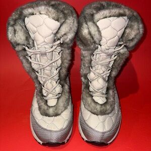 LL Bean Women's Faux-Fur Quilted Winter Boots cream/light Gray women’s size 7.5